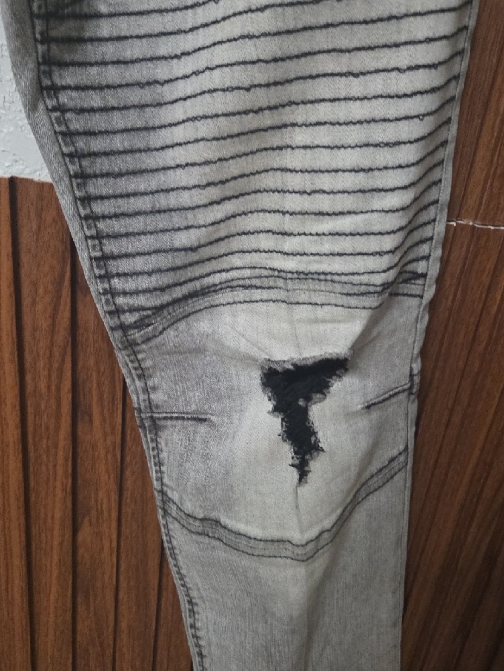 True Religion Men's Skinny Gray Biker Jeans with Distressed Accents - Picture 5 of 8